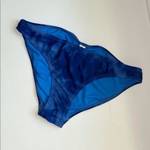 Blue scrunched bikini bottoms👙